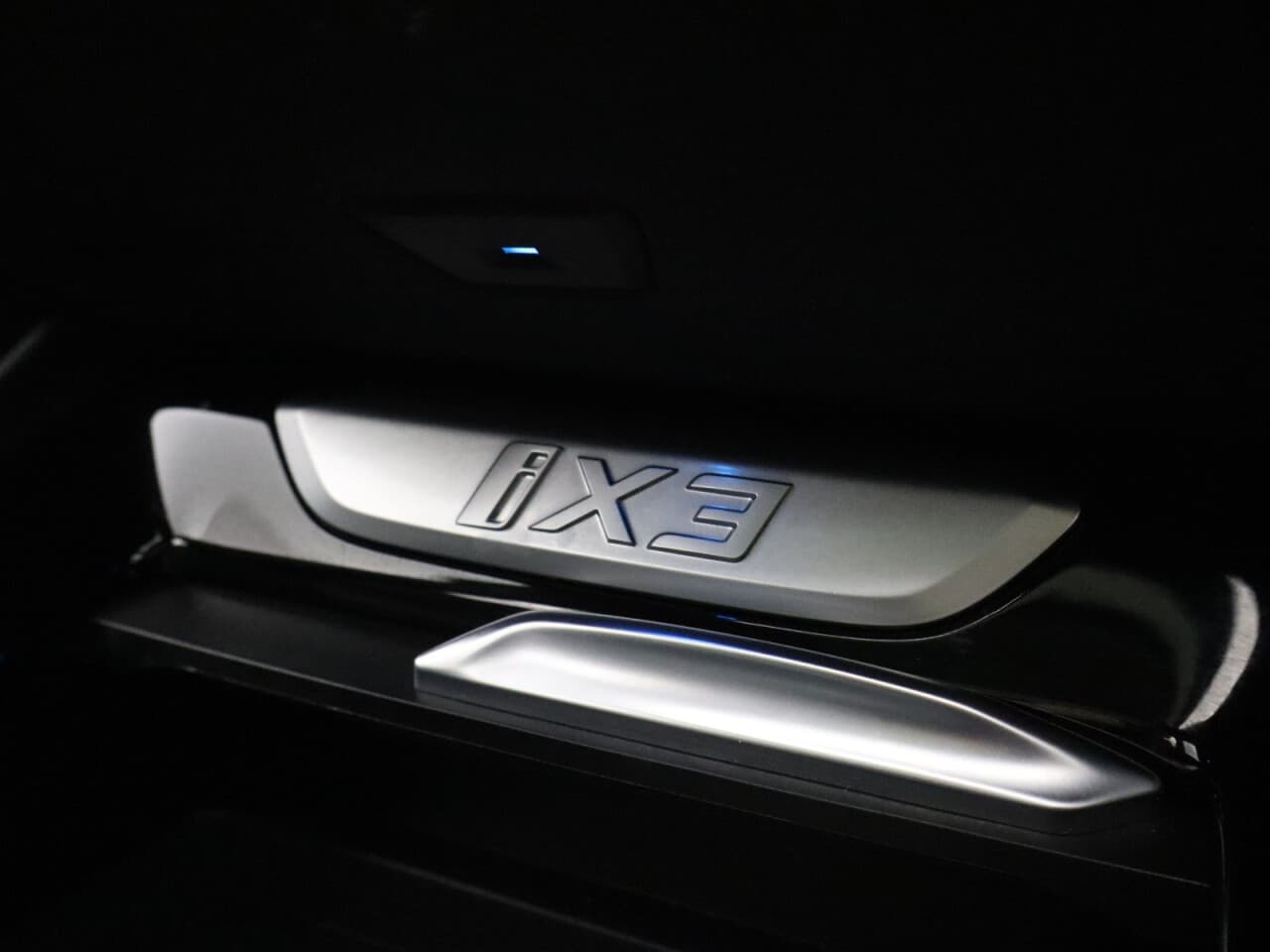 BMW IX3 80kWh Premier Edition — image 28