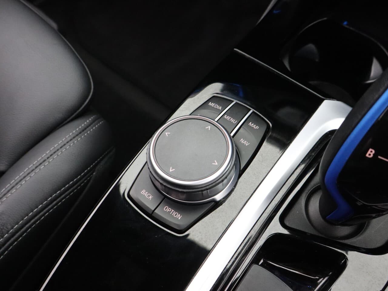 BMW IX3 80kWh Premier Edition — image 29