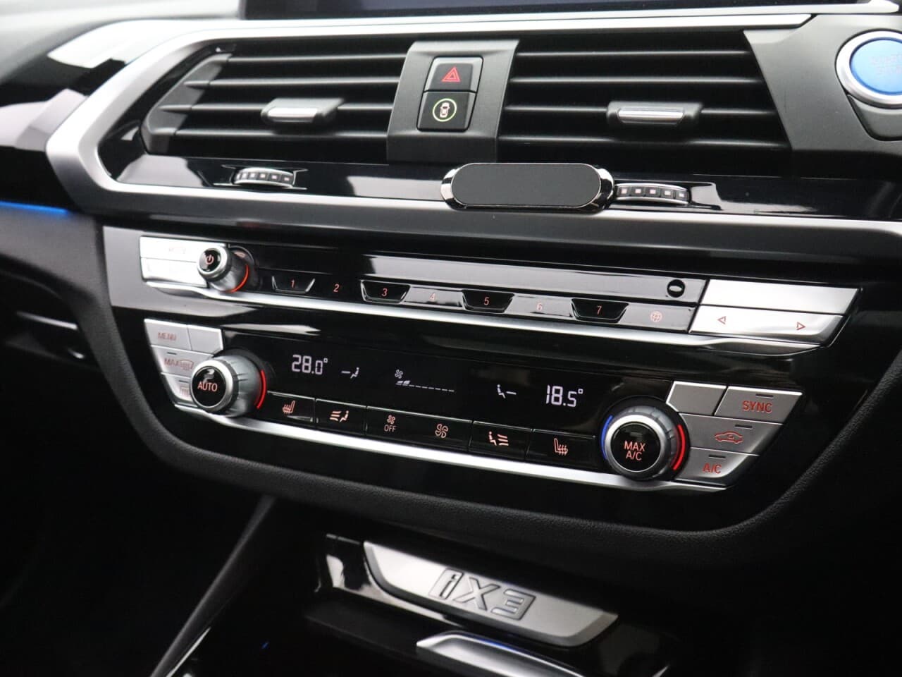 BMW IX3 80kWh Premier Edition — image 32