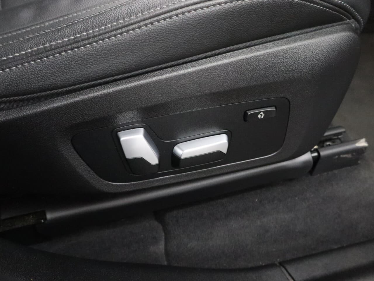 BMW IX3 80kWh Premier Edition — image 58
