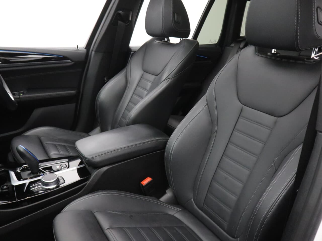 BMW IX3 80kWh Premier Edition — image 49