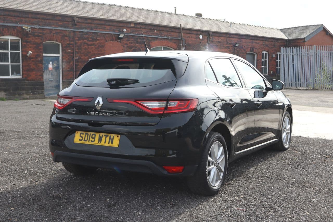 Renault Megane 1.3 TCe Play — image 10