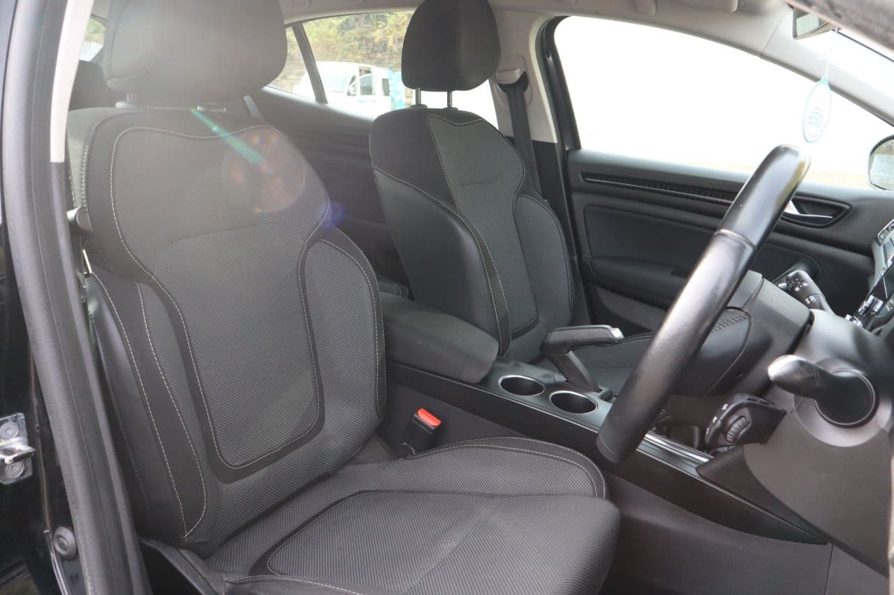 Renault Megane 1.3 TCe Play — image 15