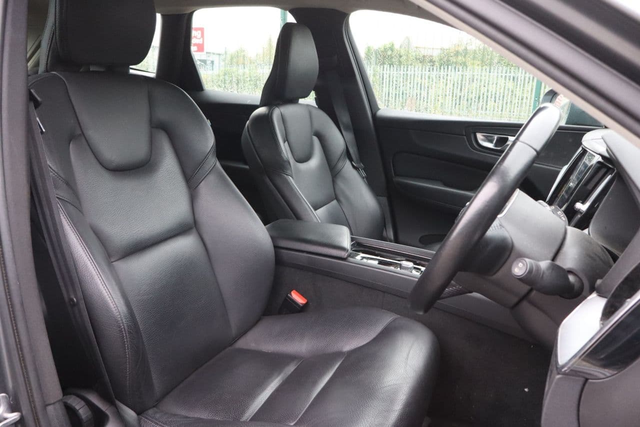 Volvo XC60 2.0 T5 Momentum — image 6