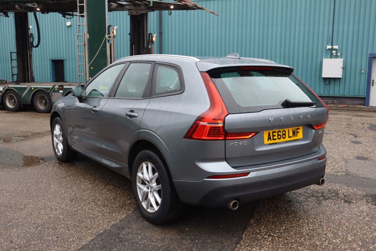 Volvo XC60 2.0 T5 Momentum — image 4