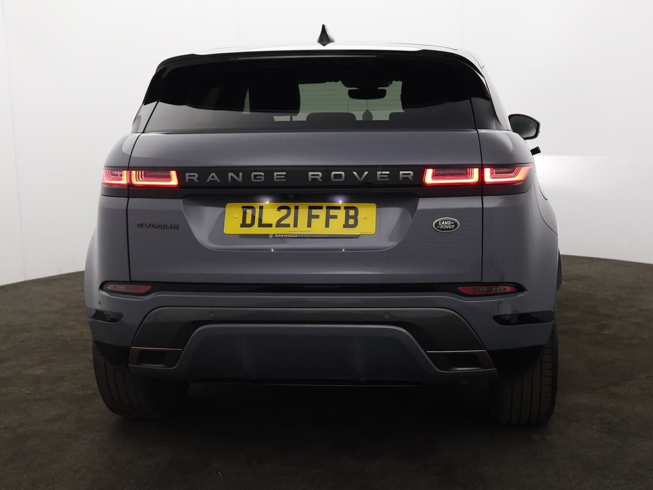 Land Rover Range Rover Evoque 2.0 P250 MHEV R-Dynamic SE — image 9