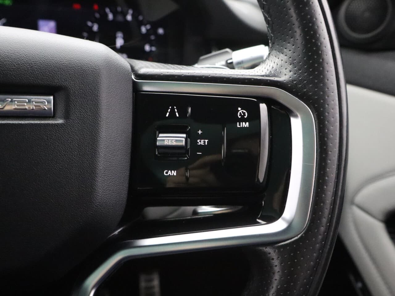 Land Rover Range Rover Evoque 2.0 P250 MHEV R-Dynamic SE — image 20