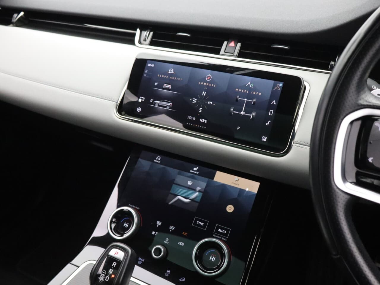 Land Rover Range Rover Evoque 2.0 P250 MHEV R-Dynamic SE — image 22