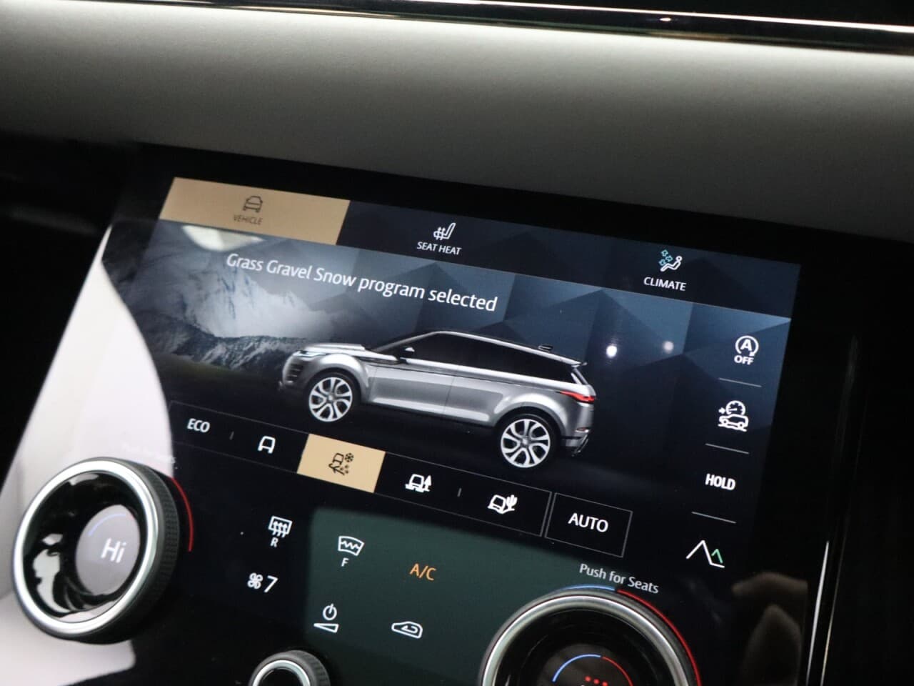 Land Rover Range Rover Evoque 2.0 P250 MHEV R-Dynamic SE — image 30