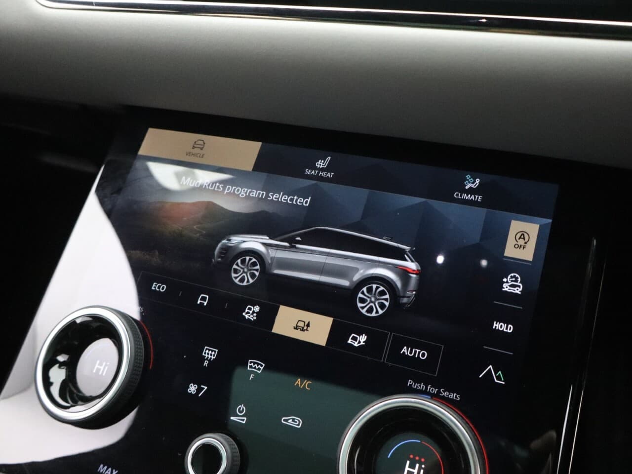 Land Rover Range Rover Evoque 2.0 P250 MHEV R-Dynamic SE — image 32