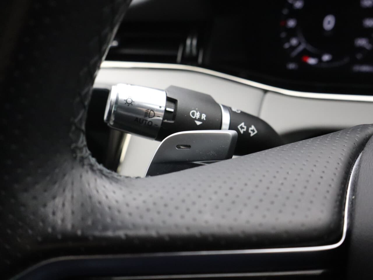 Land Rover Range Rover Evoque 2.0 P250 MHEV R-Dynamic SE — image 39
