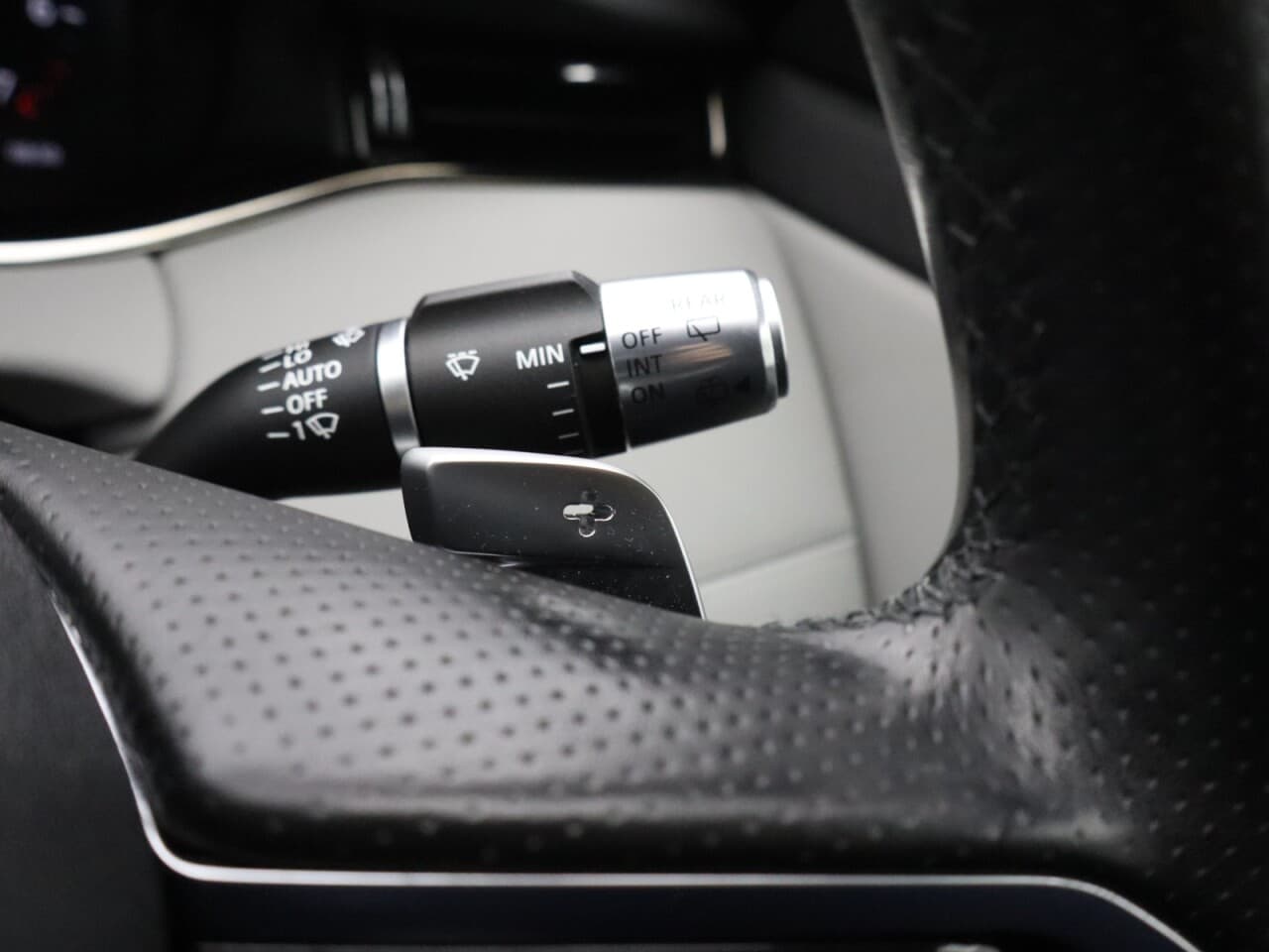 Land Rover Range Rover Evoque 2.0 P250 MHEV R-Dynamic SE — image 40