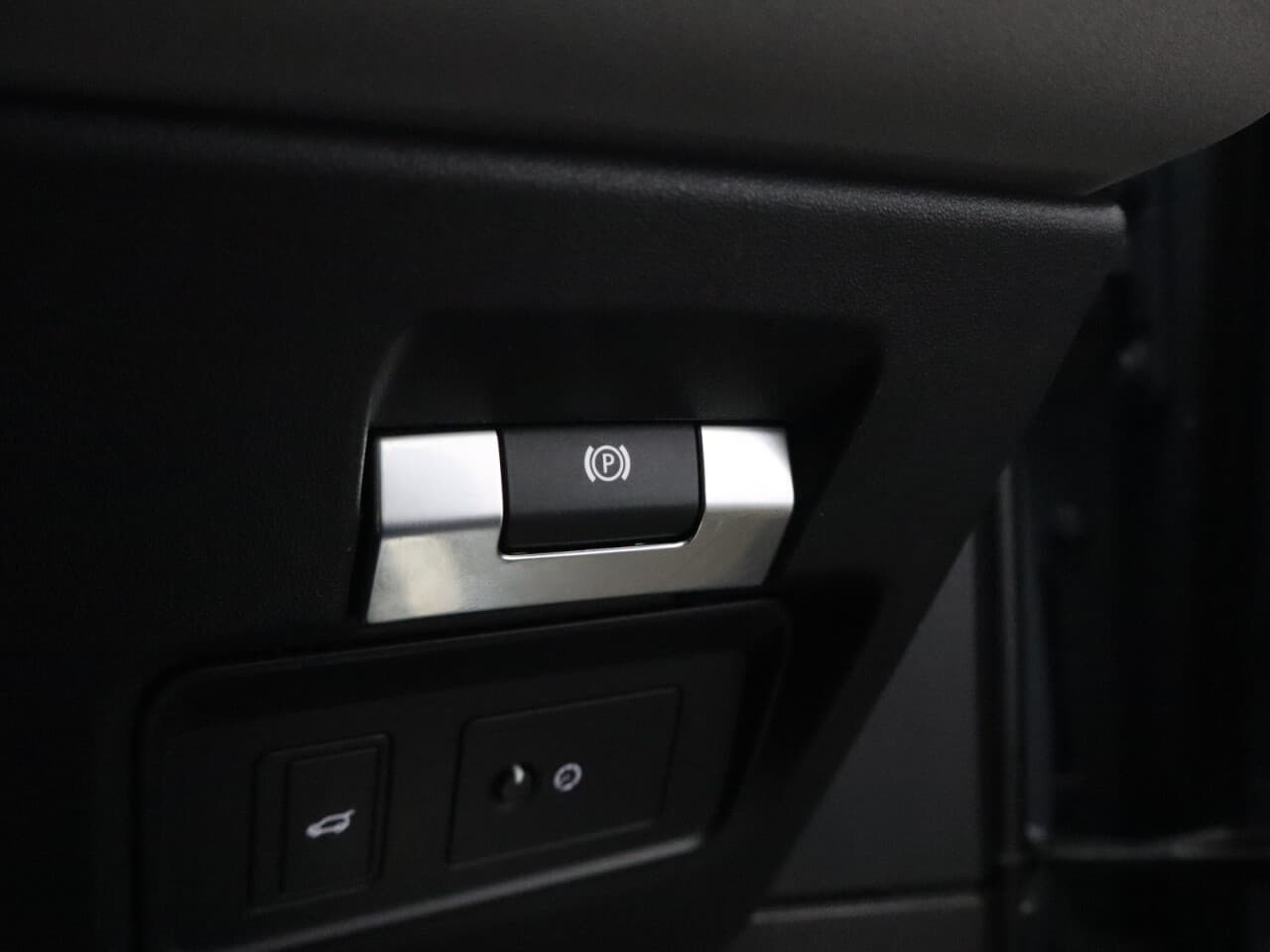 Land Rover Range Rover Evoque 2.0 P250 MHEV R-Dynamic SE — image 44