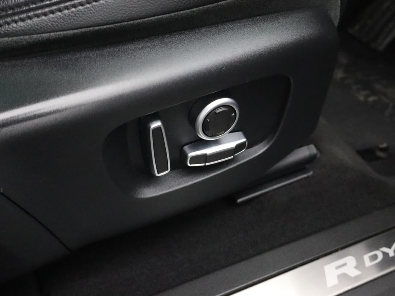 Land Rover Range Rover Evoque 2.0 P250 MHEV R-Dynamic SE — image 53