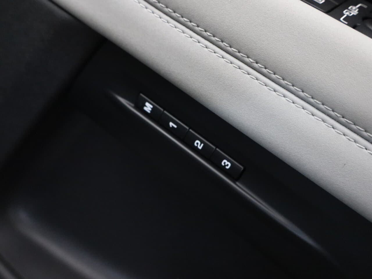 Land Rover Range Rover Evoque 2.0 P250 MHEV R-Dynamic SE — image 54
