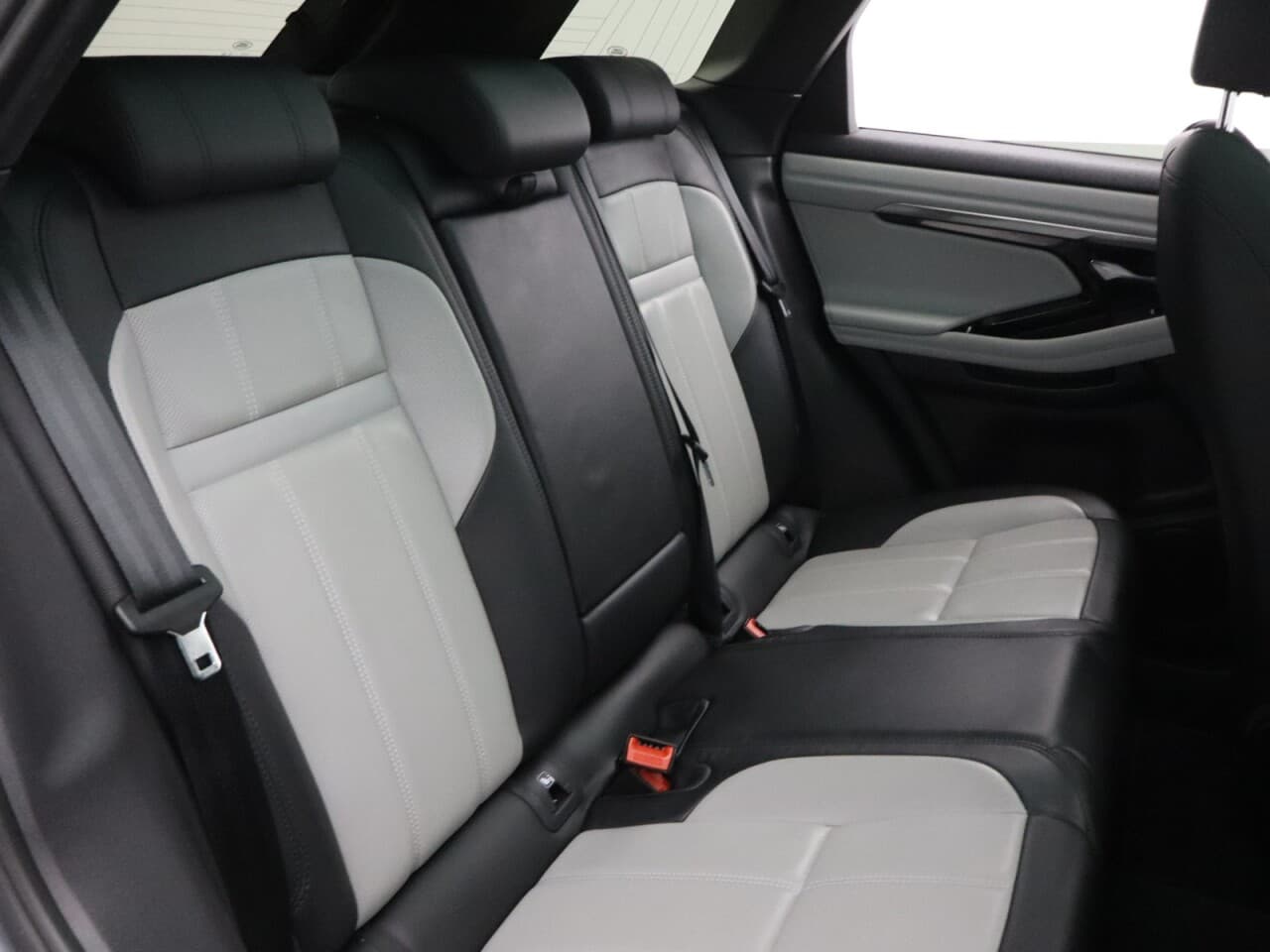 Land Rover Range Rover Evoque 2.0 P250 MHEV R-Dynamic SE — image 47