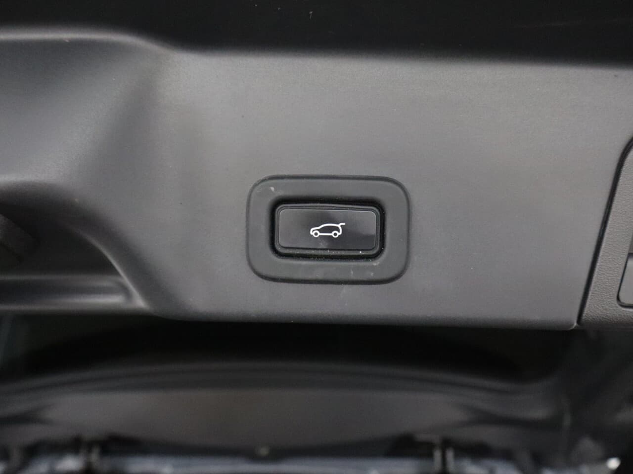 Land Rover Range Rover Evoque 2.0 P250 MHEV R-Dynamic SE — image 50