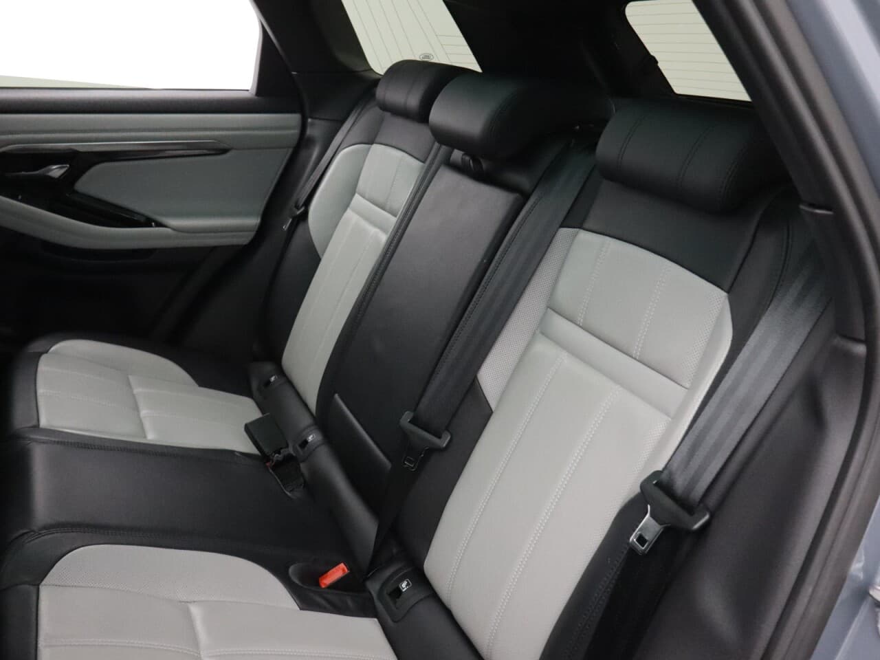 Land Rover Range Rover Evoque 2.0 P250 MHEV R-Dynamic SE — image 48