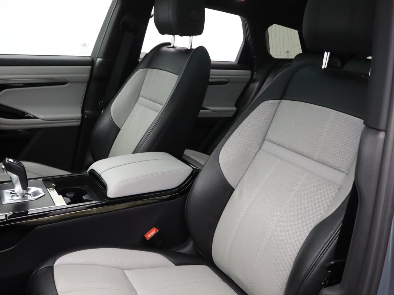 Land Rover Range Rover Evoque 2.0 P250 MHEV R-Dynamic SE — image 46