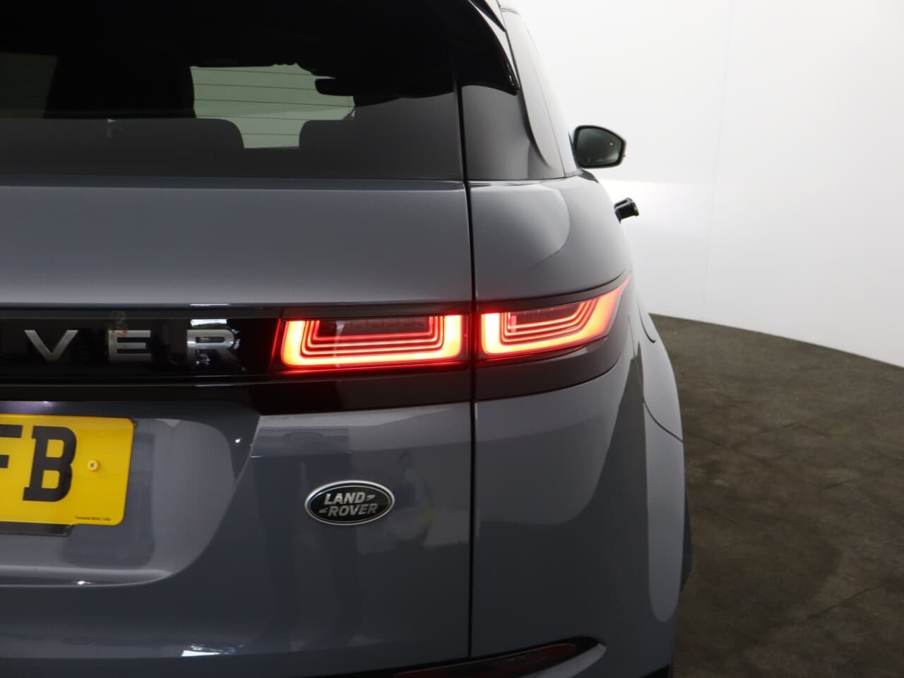 Land Rover Range Rover Evoque 2.0 P250 MHEV R-Dynamic SE — image 61
