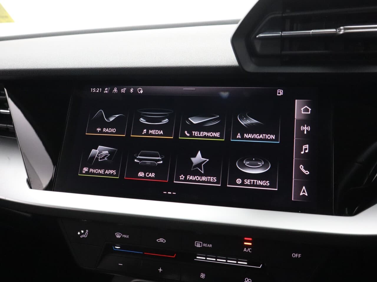Audi A3 1.0 TFSI 30 Technik Sportback — image 33