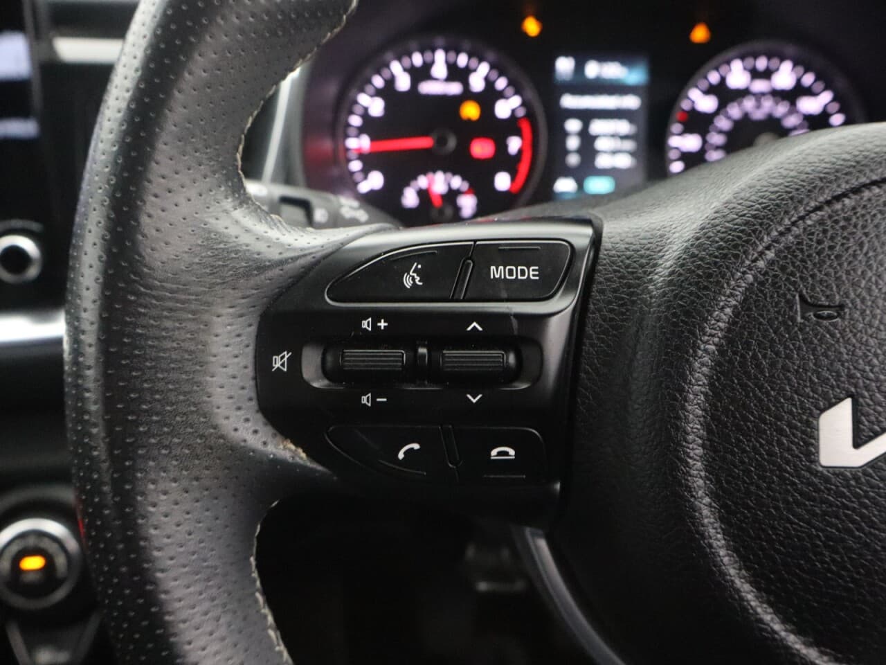 Kia Stonic 1.0 T-GDi MHEV Connect — image 17