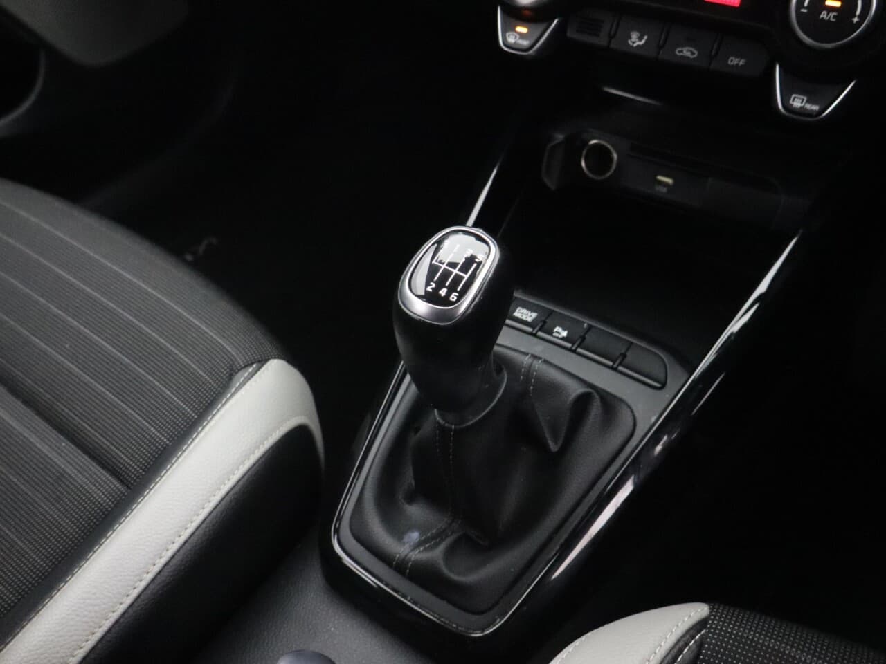 Kia Stonic 1.0 T-GDi MHEV Connect — image 22