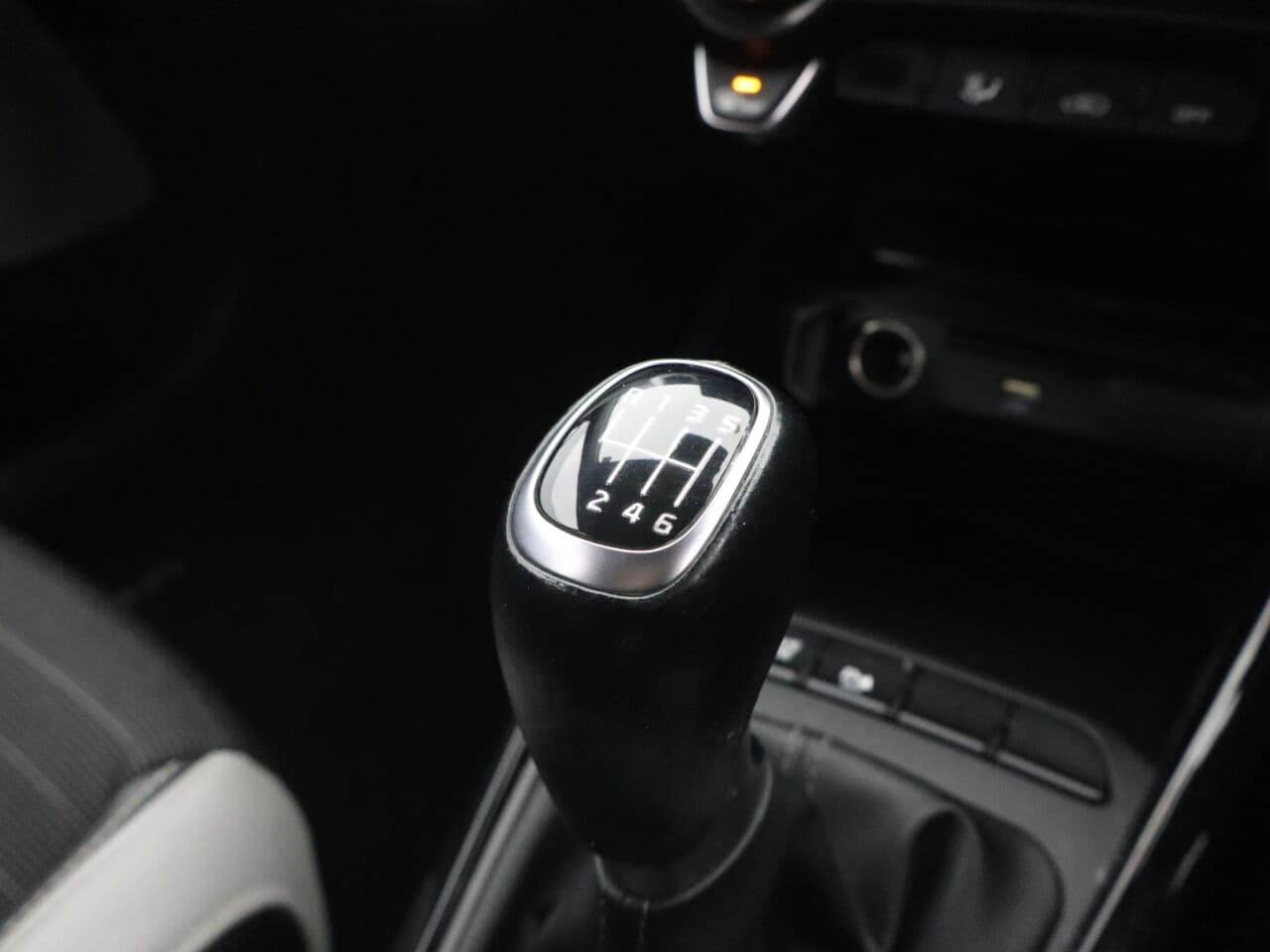 Kia Stonic 1.0 T-GDi MHEV Connect — image 23