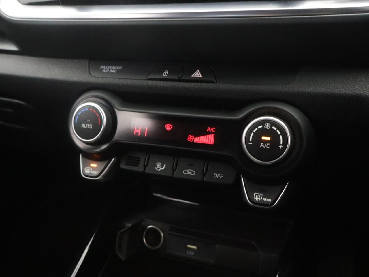 Kia Stonic 1.0 T-GDi MHEV Connect — image 26