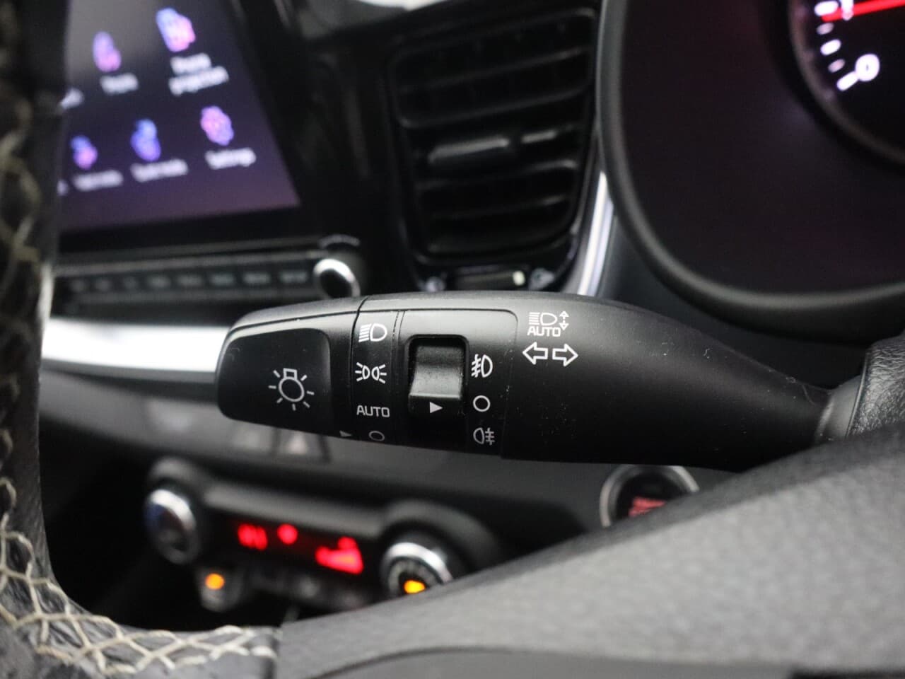 Kia Stonic 1.0 T-GDi MHEV Connect — image 33