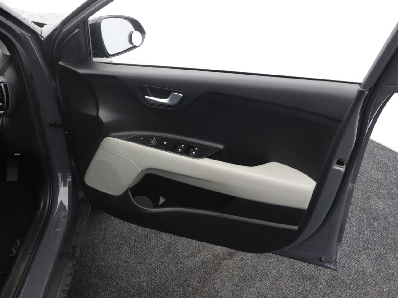 Kia Stonic 1.0 T-GDi MHEV Connect — image 37