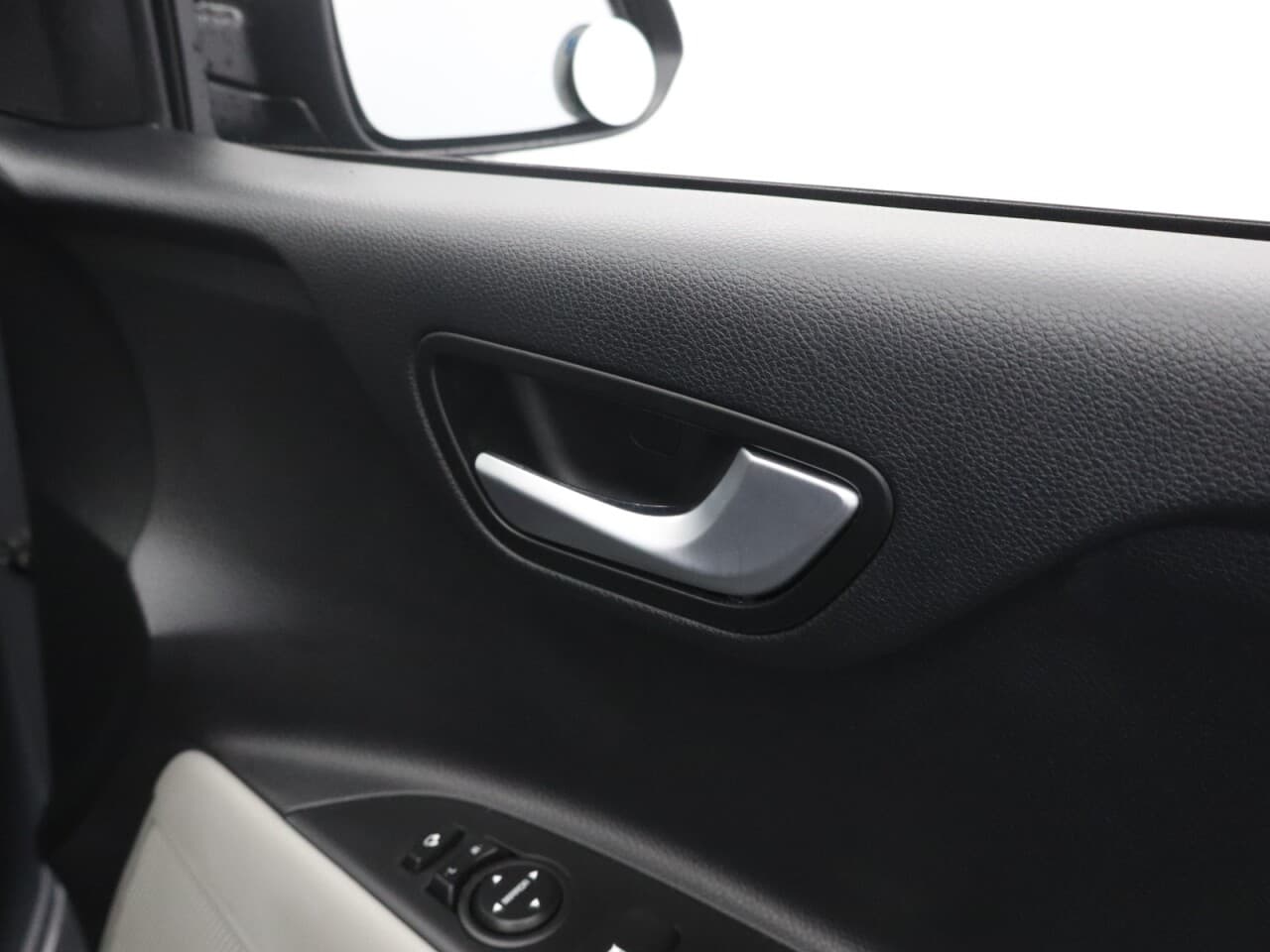 Kia Stonic 1.0 T-GDi MHEV Connect — image 39