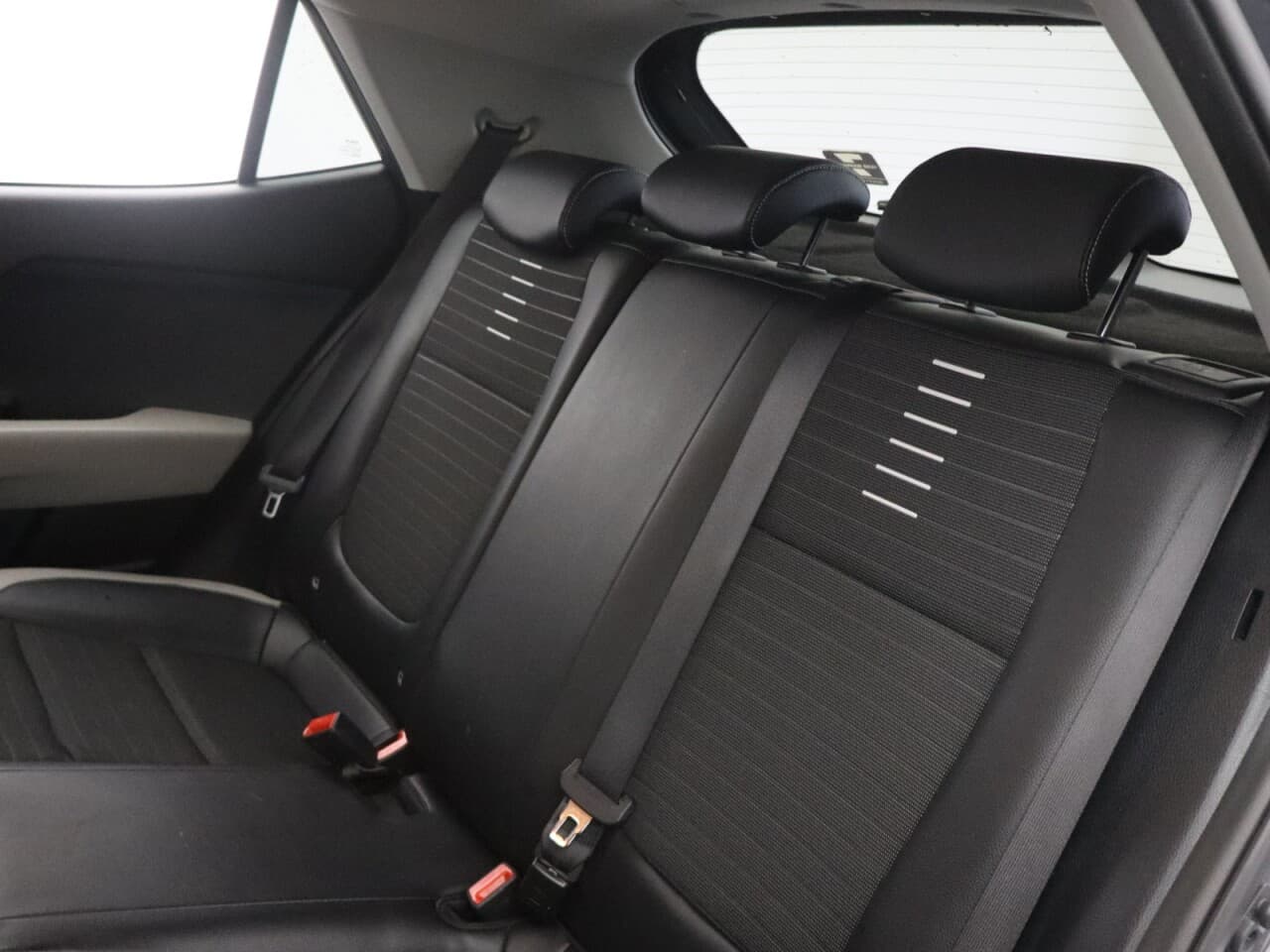 Kia Stonic 1.0 T-GDi MHEV Connect — image 42