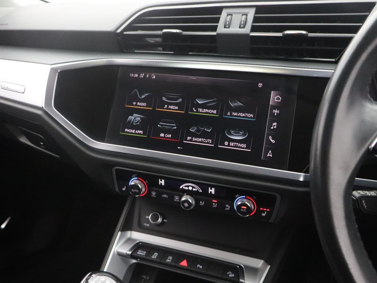 Audi Q3 1.5 TFSI CoD 35 Sport — image 22