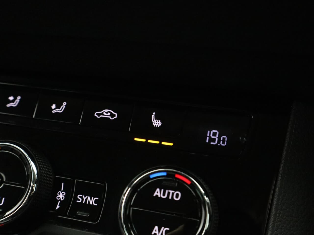 Skoda Karoq 1.5 TSI ACT SE L — image 30