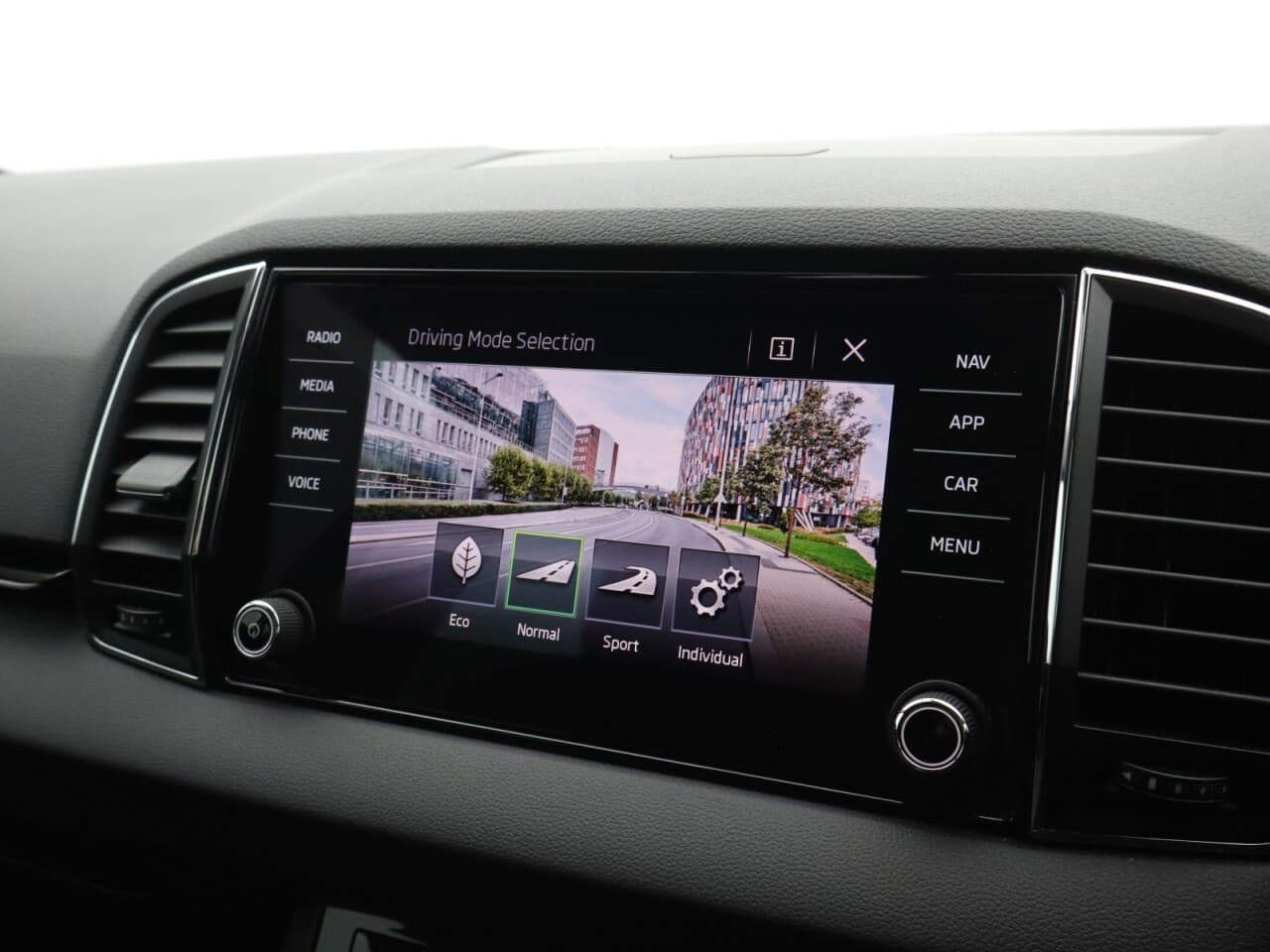 Skoda Karoq 1.5 TSI ACT SE L — image 35