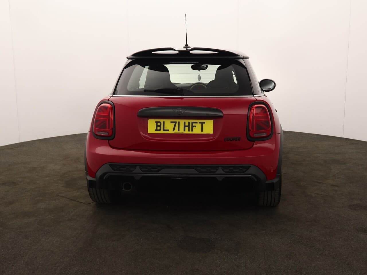 Mini Hatch 1.5 Cooper Sport (Nav Pack) — image 9