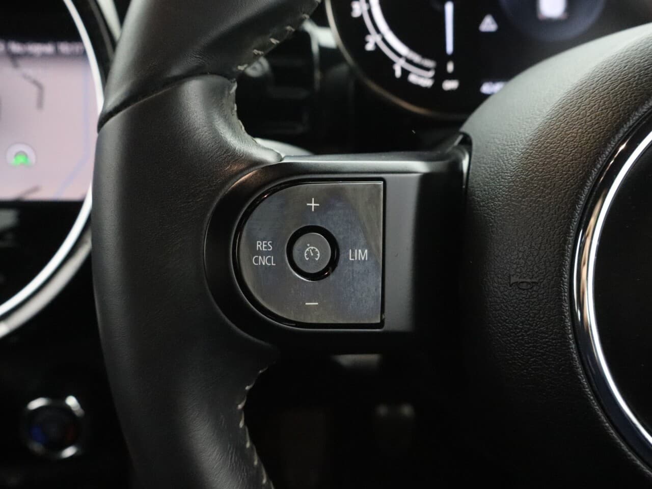 Mini Hatch 1.5 Cooper Sport (Nav Pack) — image 16