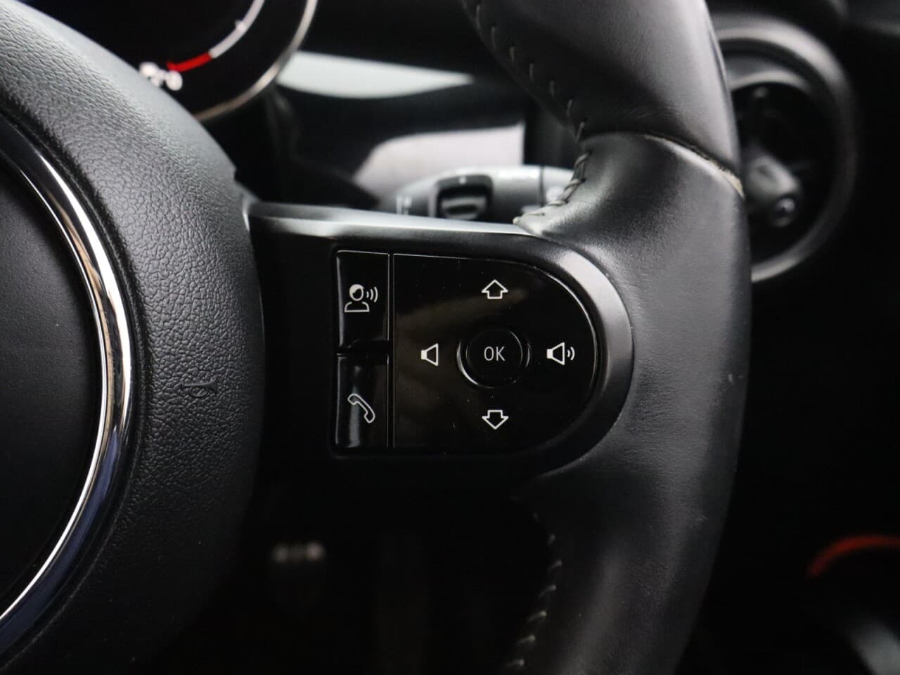 Mini Hatch 1.5 Cooper Sport (Nav Pack) — image 17