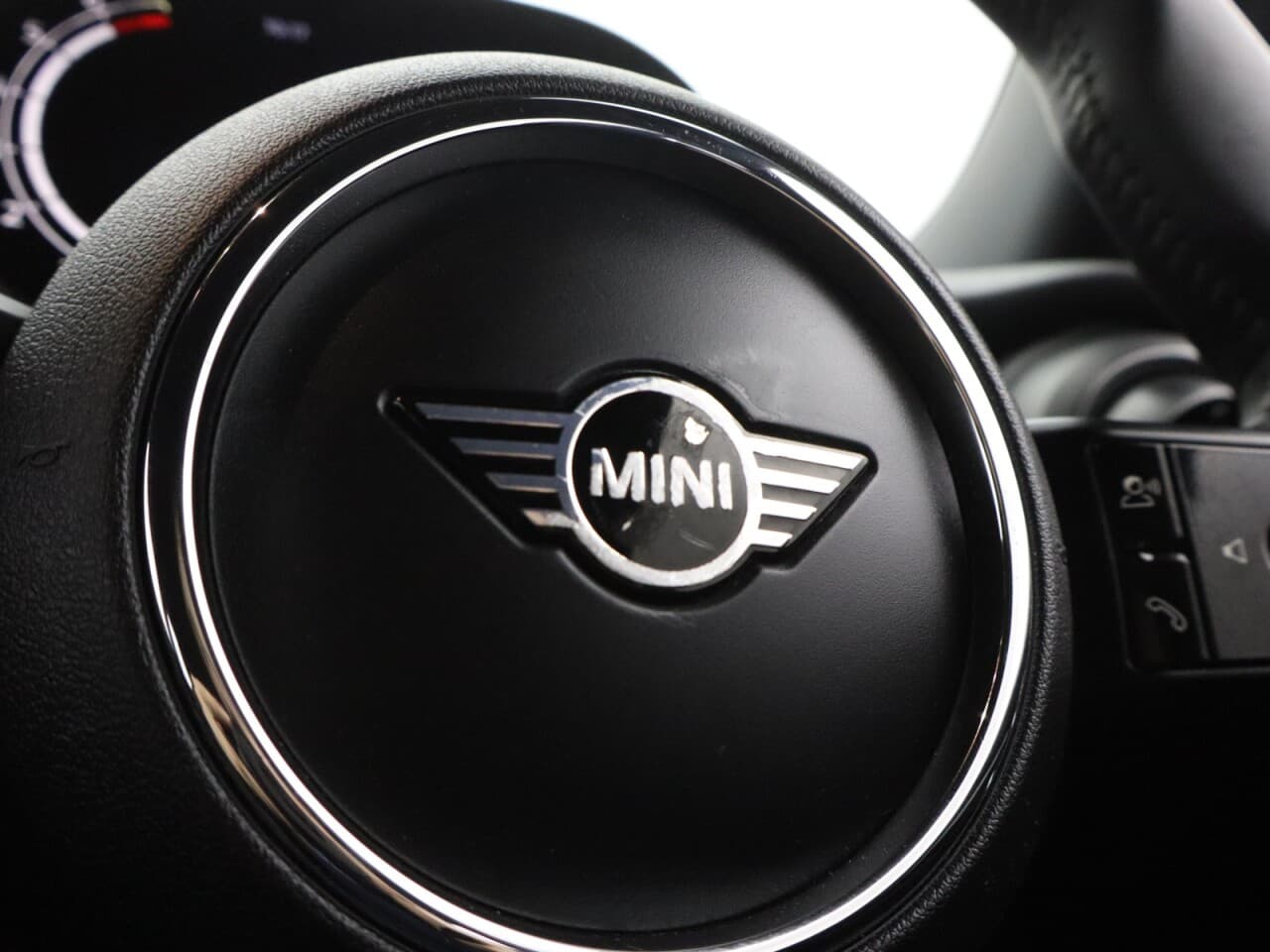 Mini Hatch 1.5 Cooper Sport (Nav Pack) — image 18