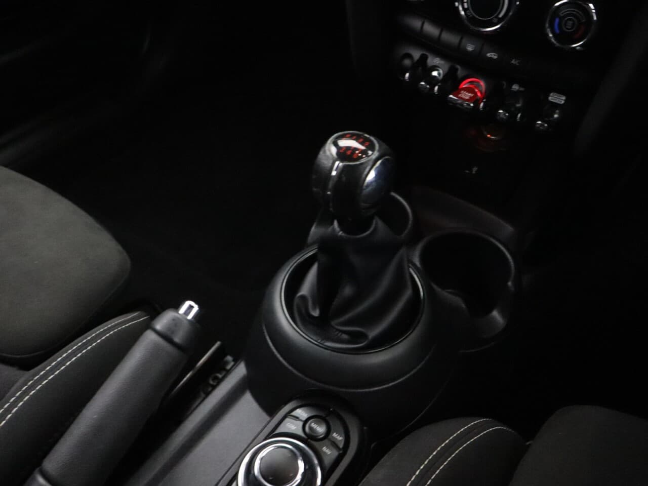 Mini Hatch 1.5 Cooper Sport (Nav Pack) — image 22