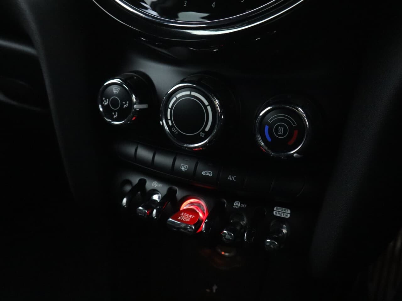Mini Hatch 1.5 Cooper Sport (Nav Pack) — image 27