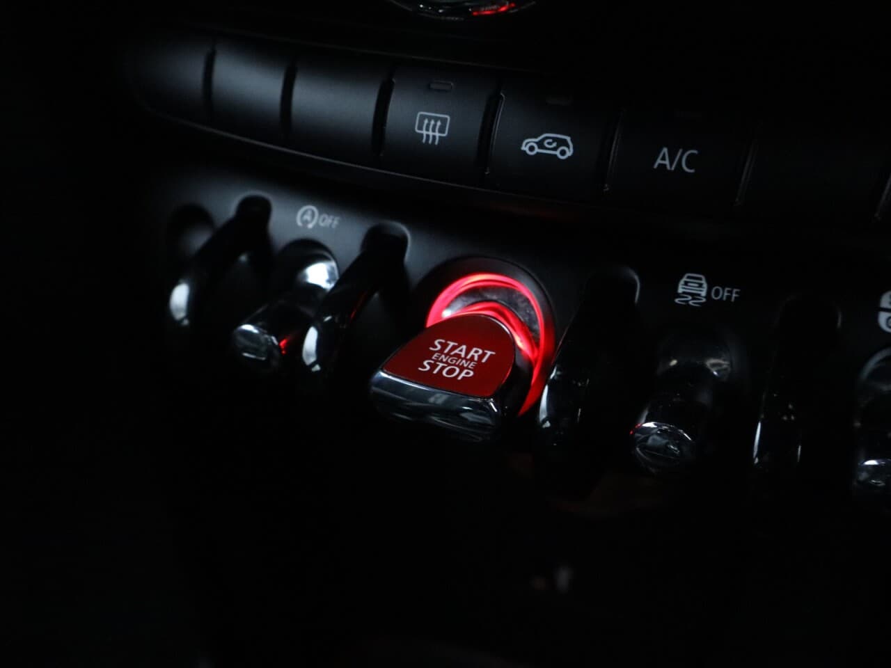 Mini Hatch 1.5 Cooper Sport (Nav Pack) — image 28