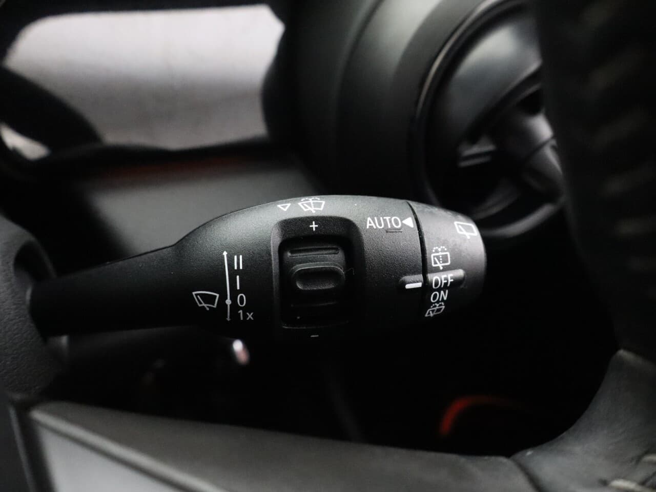 Mini Hatch 1.5 Cooper Sport (Nav Pack) — image 39
