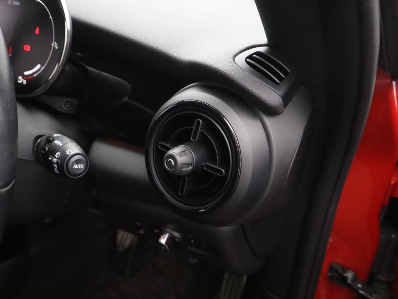 Mini Hatch 1.5 Cooper Sport (Nav Pack) — image 40