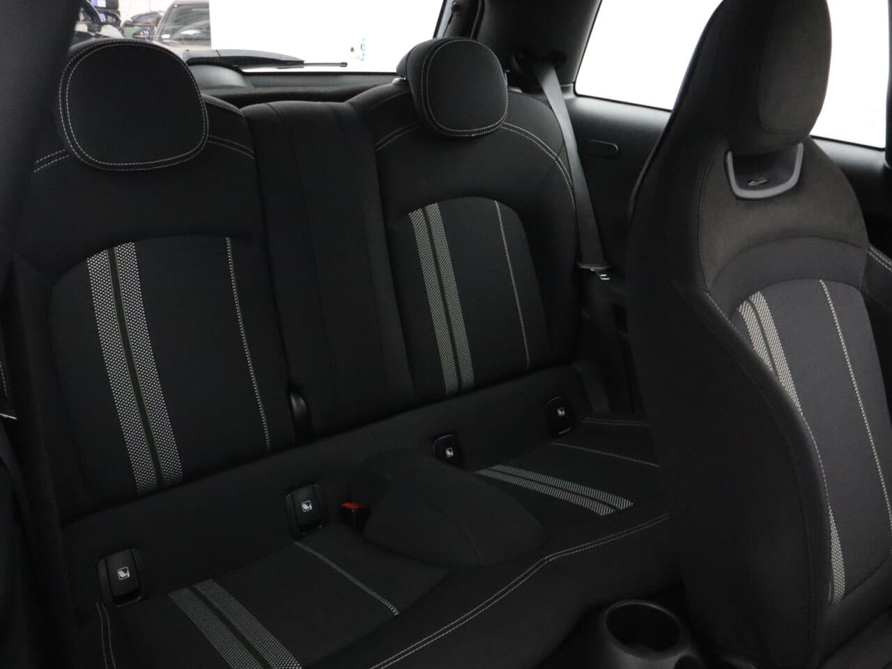 Mini Hatch 1.5 Cooper Sport (Nav Pack) — image 43