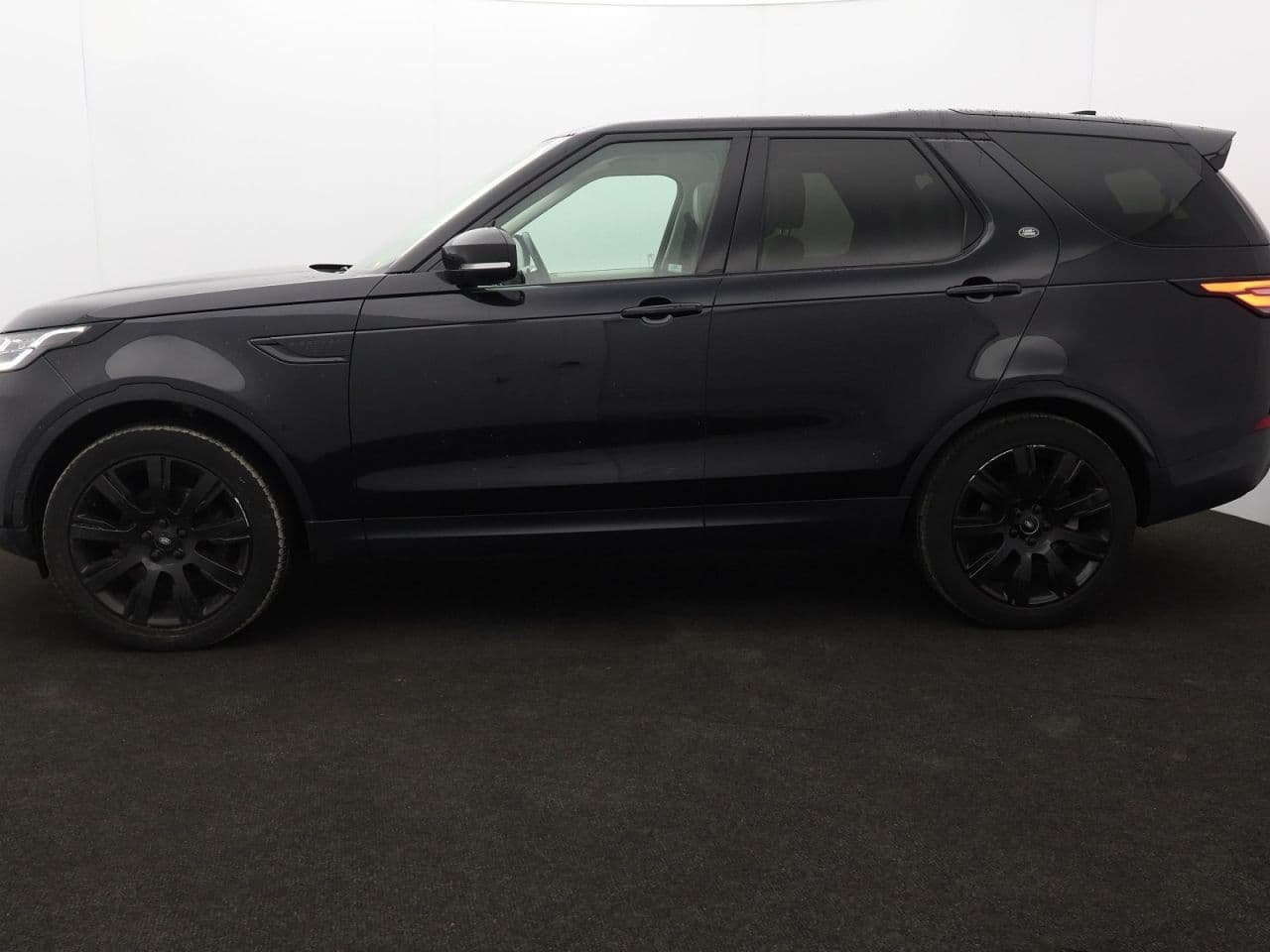 Land Rover Discovery 2.0 SD4 HSE — image 6