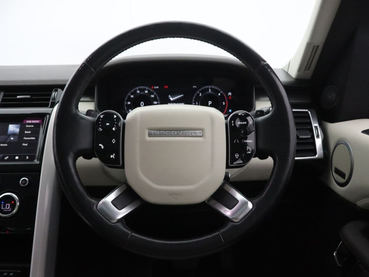 Land Rover Discovery 2.0 SD4 HSE — image 16