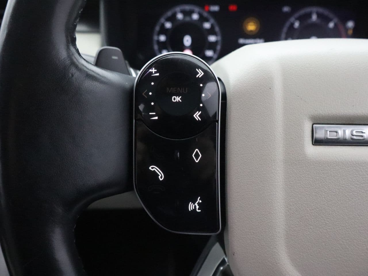 Land Rover Discovery 2.0 SD4 HSE — image 18