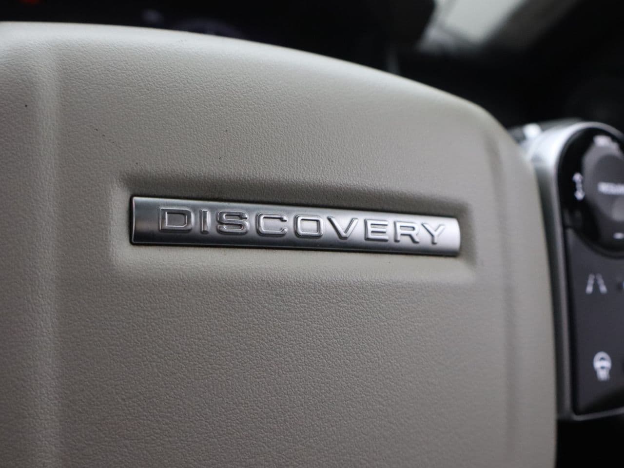 Land Rover Discovery 2.0 SD4 HSE — image 21